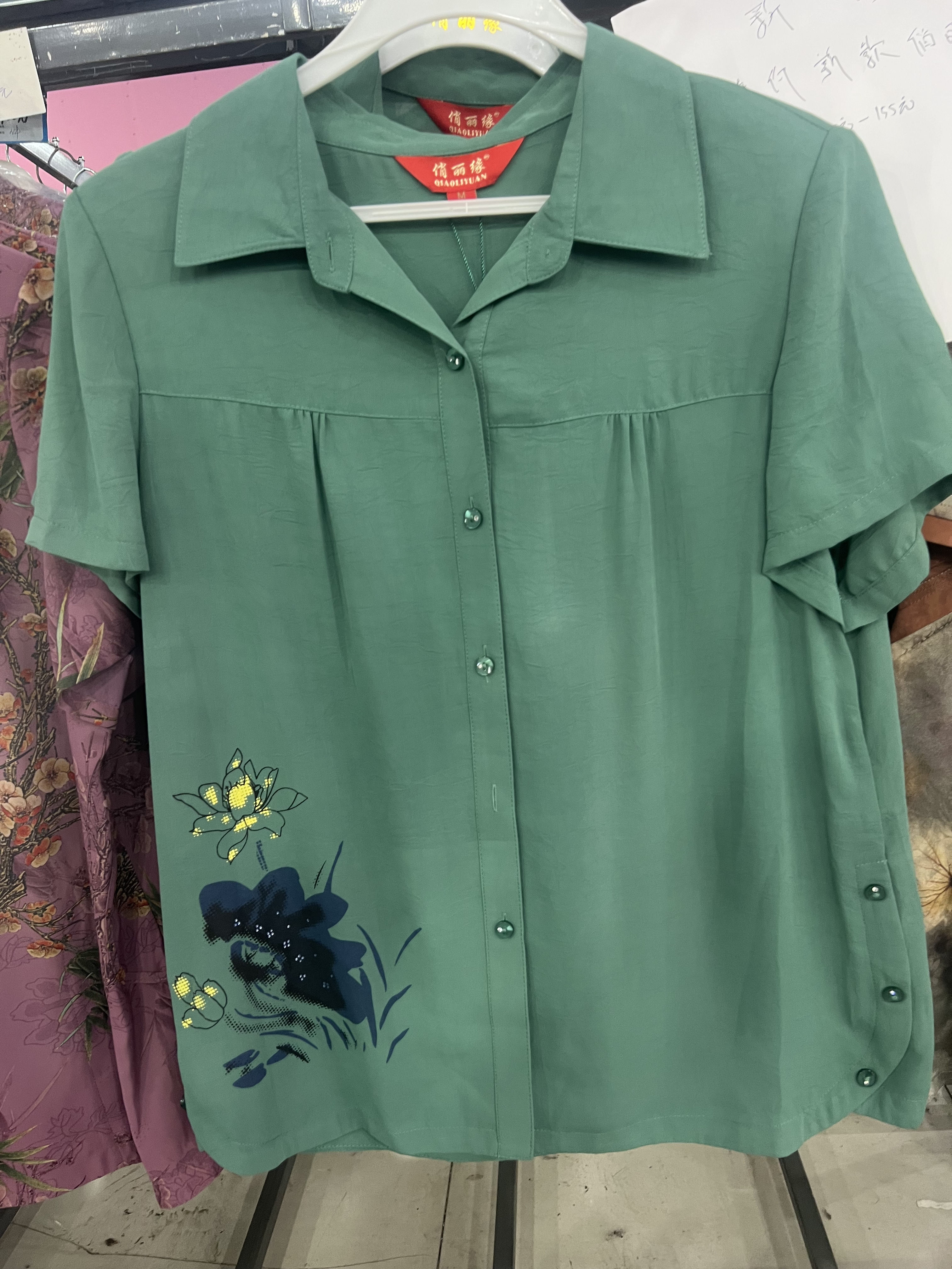 俏丽缘中老年妈妈装衬衫女款夏装绣花开衫系扣子