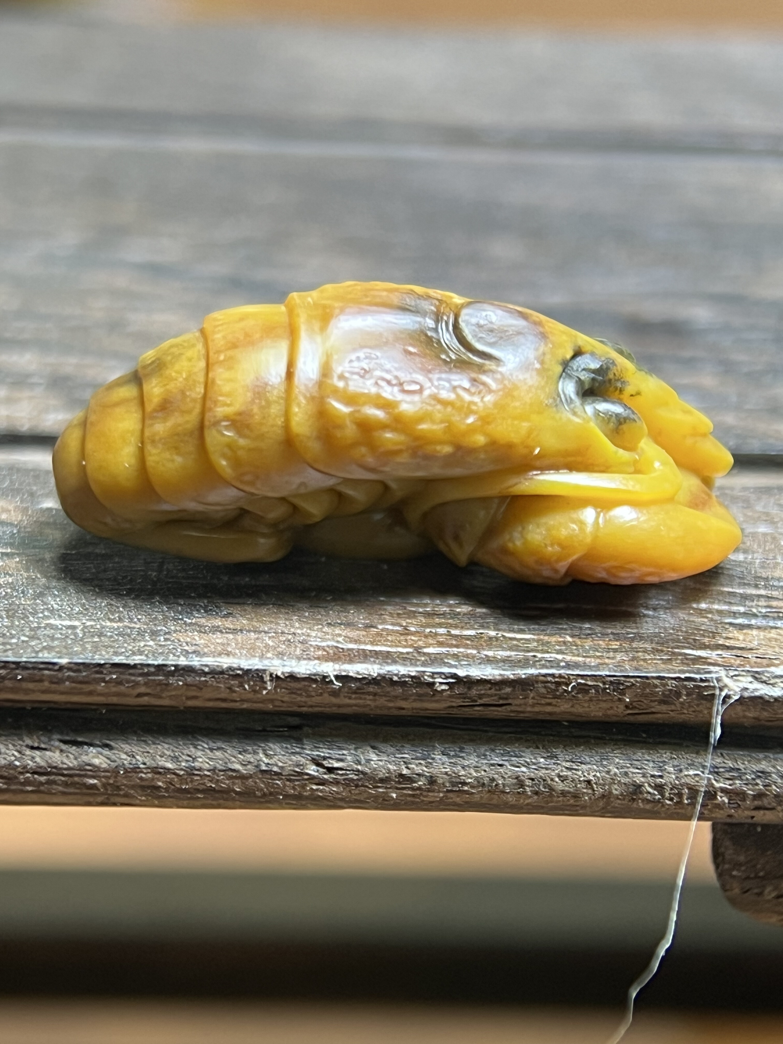 新疆和田玉籽料黄沁龙虾尺寸11*13*29mm重5.3克