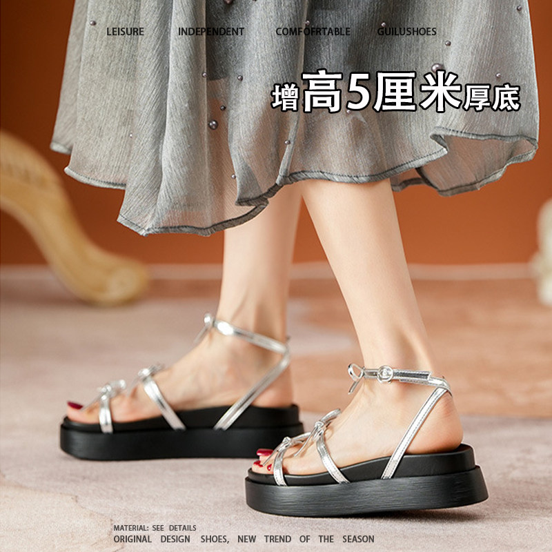 巨好看厚底凉鞋女2025夏季新款仙女风银色网红沙滩松糕罗马凉鞋女