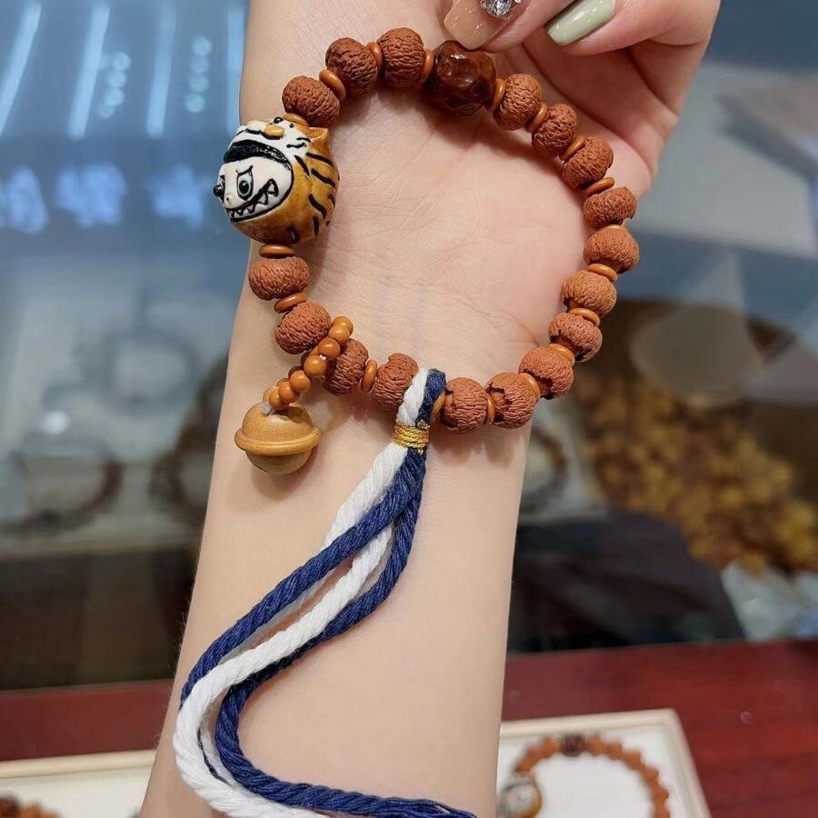 原创爆款莲花菩提金刚手链搭配鹿角拉布布手串小众t招财核桃