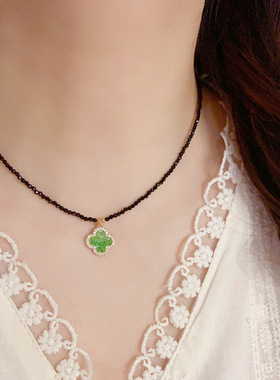 甜美气质水晶四叶花黑水晶项链女时尚简约小众轻奢高级感锁骨链新