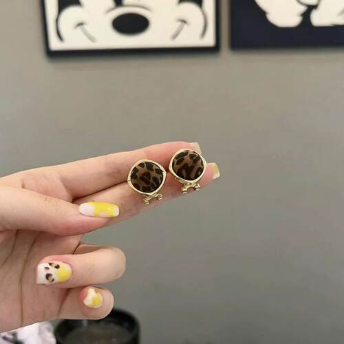 复古简约植绒豹纹耳钉气质耳环弹扣式爆款轻奢高级感气质百搭耳饰