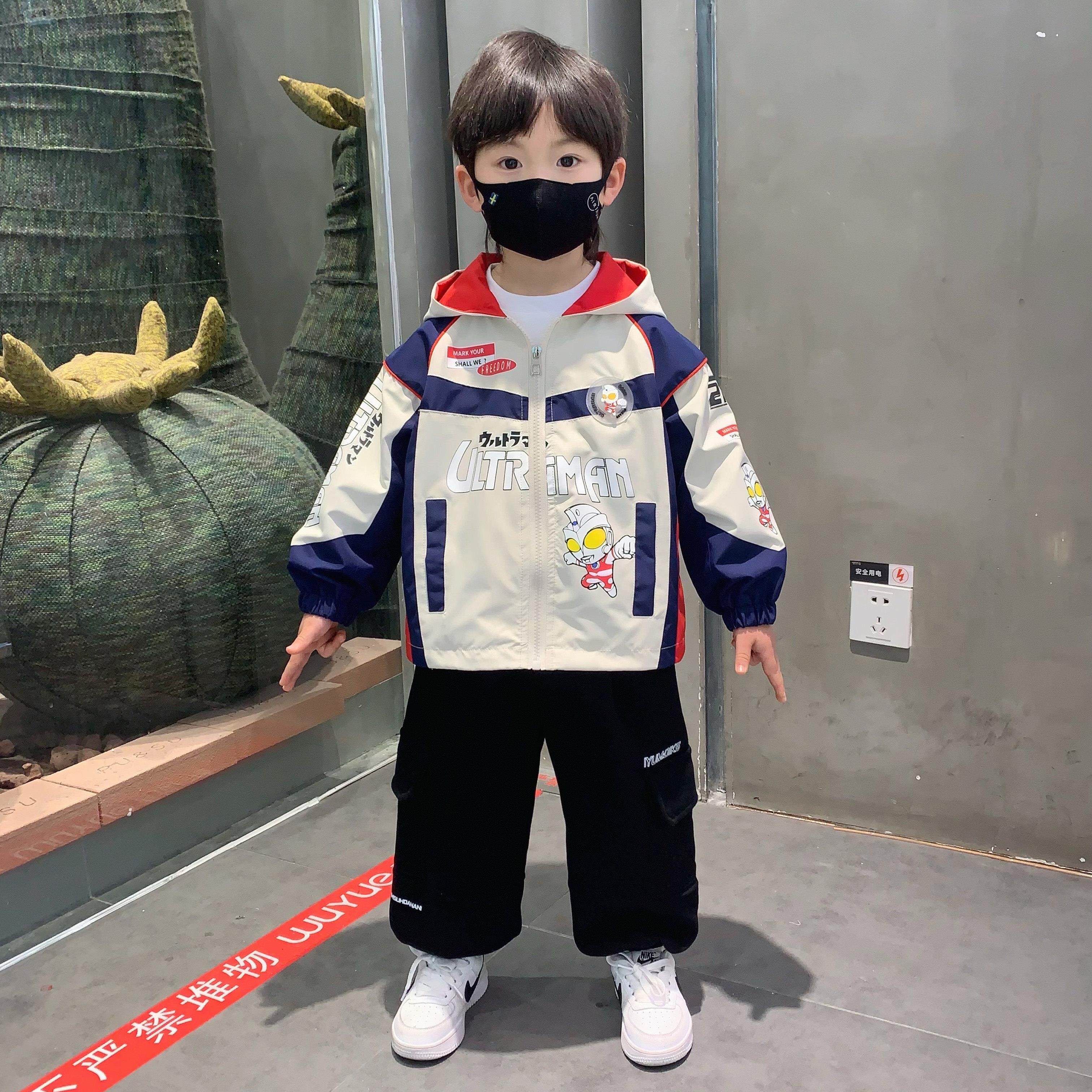 奥特曼衣服男童秋装外套2025新款儿童痞帅洋派连帽上衣男宝冲锋衣