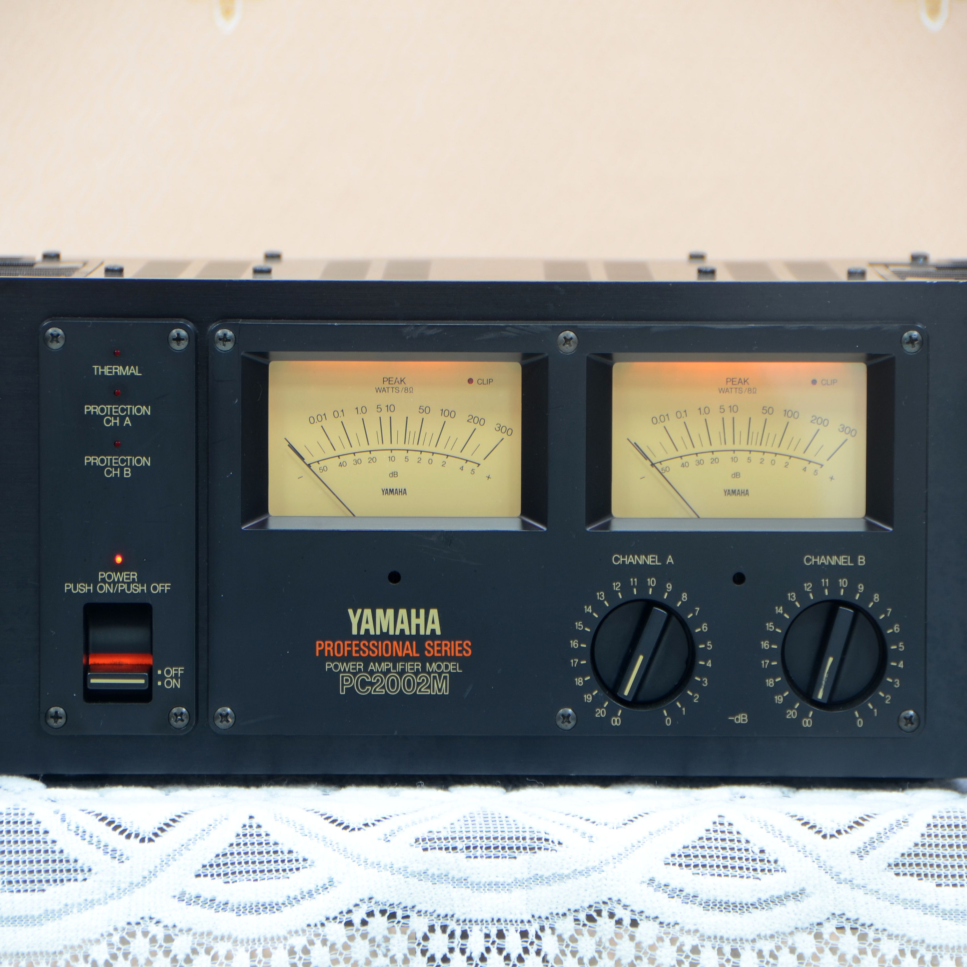 雅马哈PC-2002M后级功放
