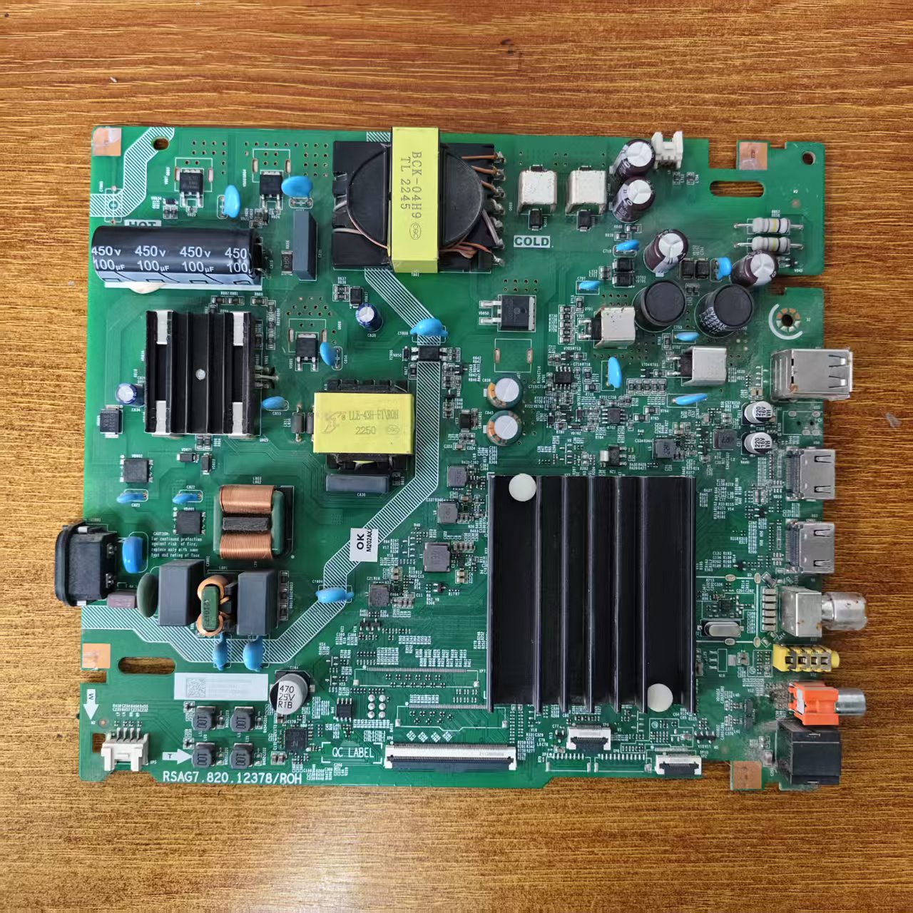 海信 55D3H 65E3G 65A52H主板RSAG7.820.12378屏HD650H1U41实拍图