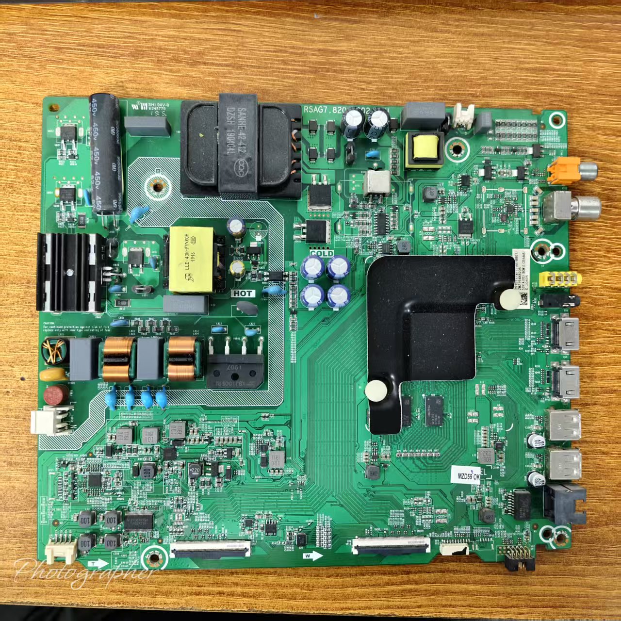 原装海信 55V1A(BOM1)电视主板RSAG7.820.8802屏HD550V1U71实物图