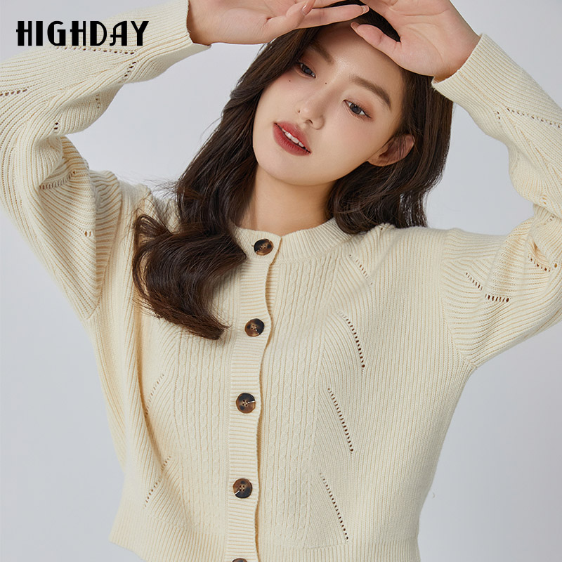 轩日白色落肩针织短外套