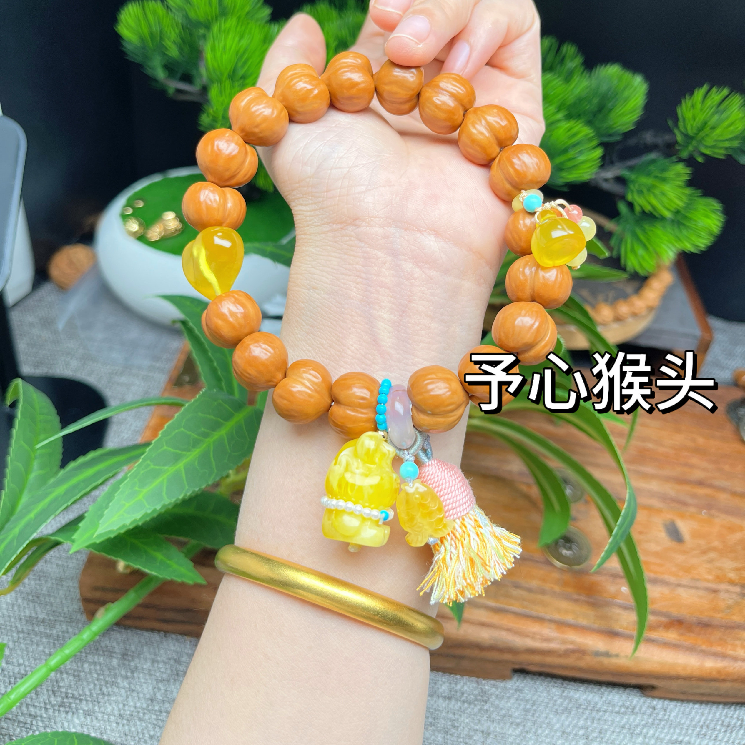 猴头核桃雕刻爱心屁桃男女手串手工抛光文玩手持全品带饰品同款