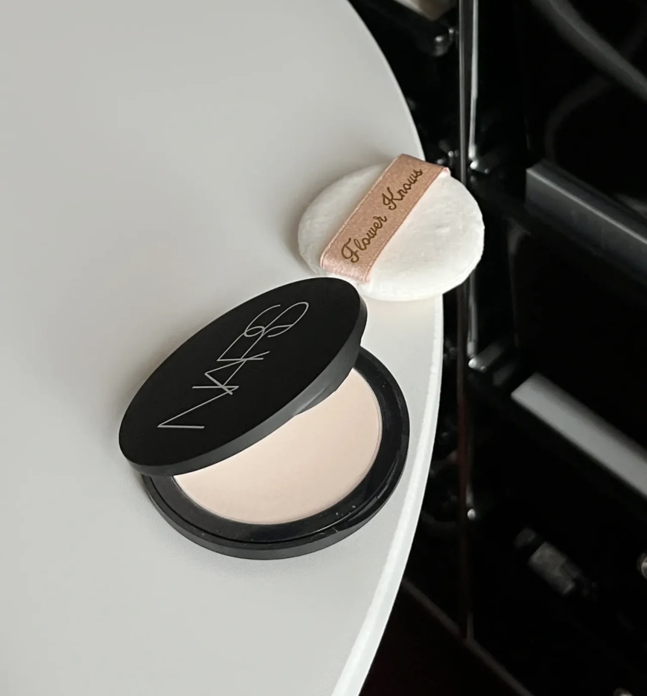 Nars纳斯美国柔焦控油持妆粉饼