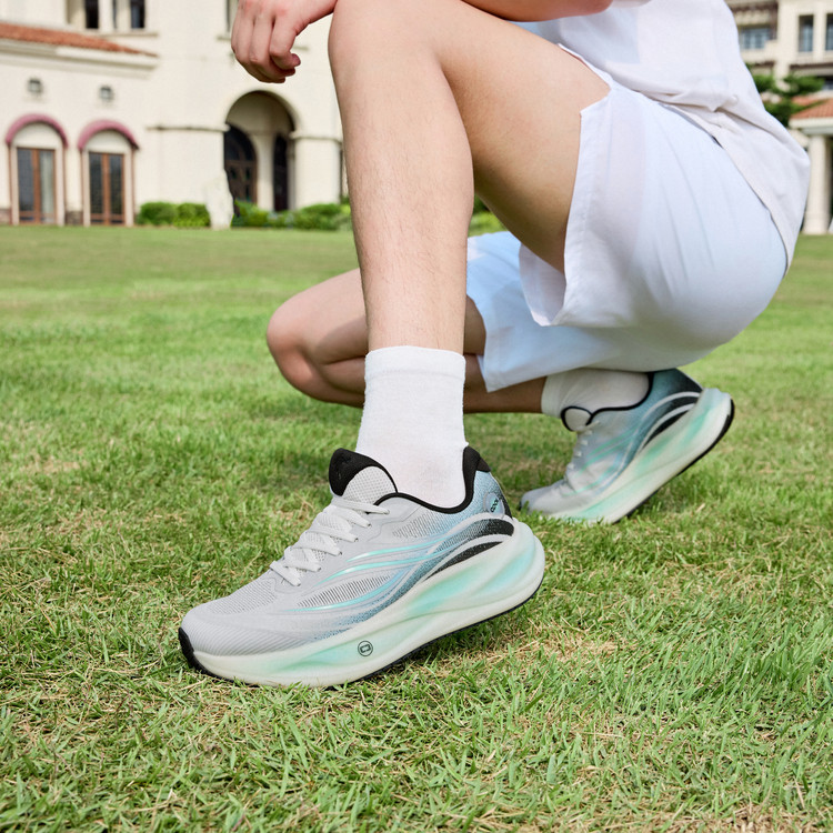 乔丹斑斓跑步鞋男2026春季透气轻便缓震防滑运动鞋男QDB023261253