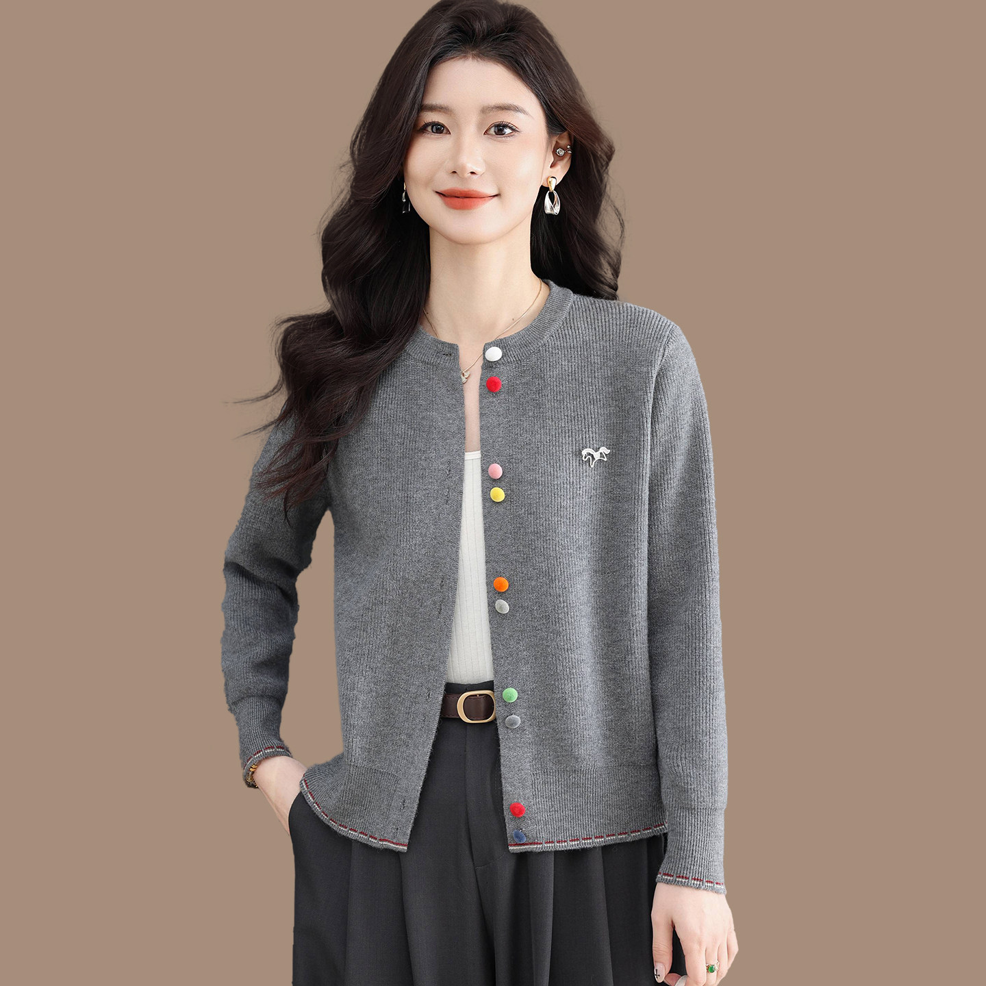 彩扣短款针织开衫女小个子上衣图片