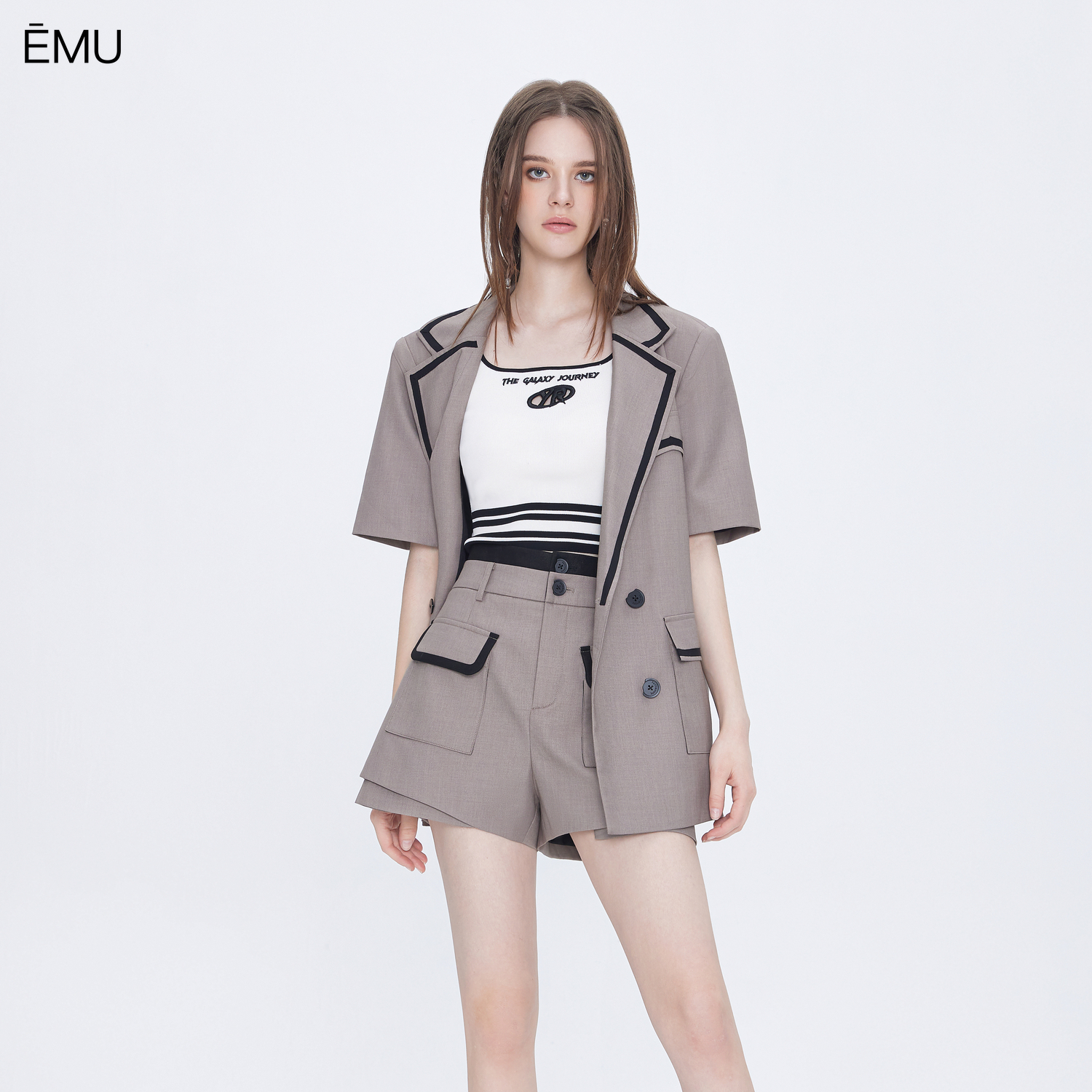 依妙EMU撞色边宽松短袖西装外套短款套装女2025潮流百搭两件套