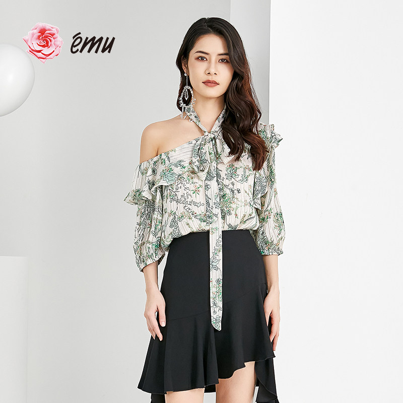 依妙emu2022新款立体印花斜肩上衣套头灯笼袖宽松短袖女在类目 女装/女士精品, 蕾丝衫/雪纺衫中 - 来自Buy2taobao.com提供专业的淘宝代购服务