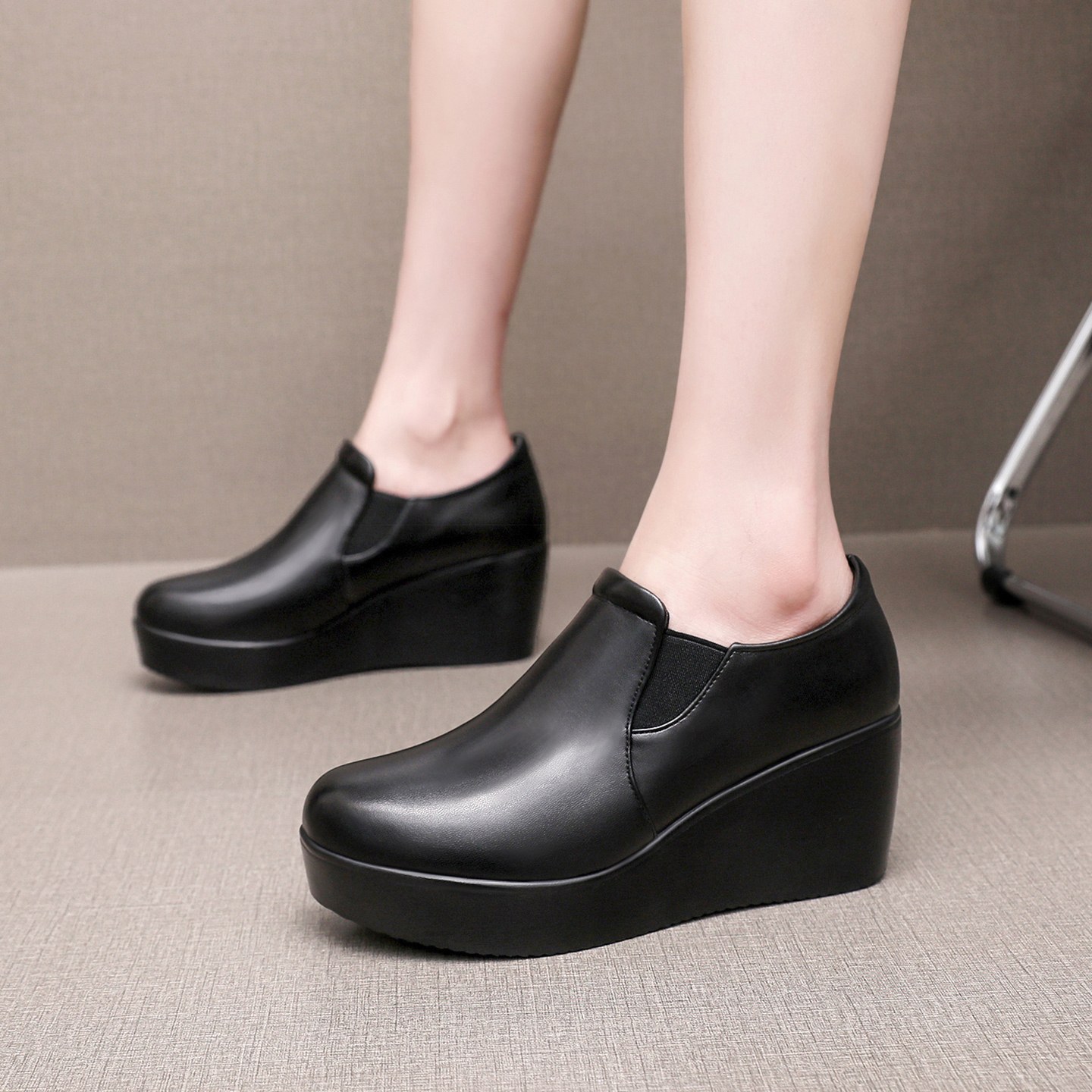 深口松紧坡跟单鞋女春秋圆头舒适松糕厚底防水台大码加绒工作皮鞋