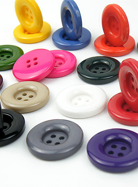 纽扣扣子 圆形树脂红色四眼大圆边毛衣大衣钮扣黑色DIY外套百搭扣