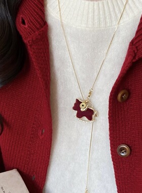 新年红色丝绒小马吊坠项链女秋冬本命年轻奢高级感毛衣链马年配饰