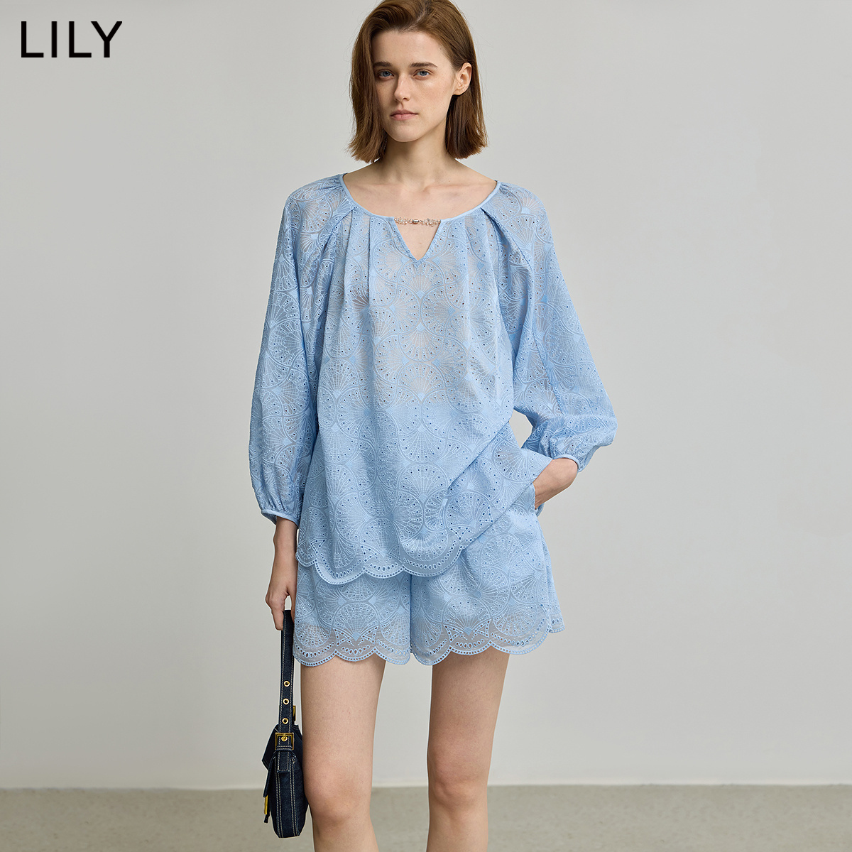 LILY通勤蕾丝绣花新款套头衫