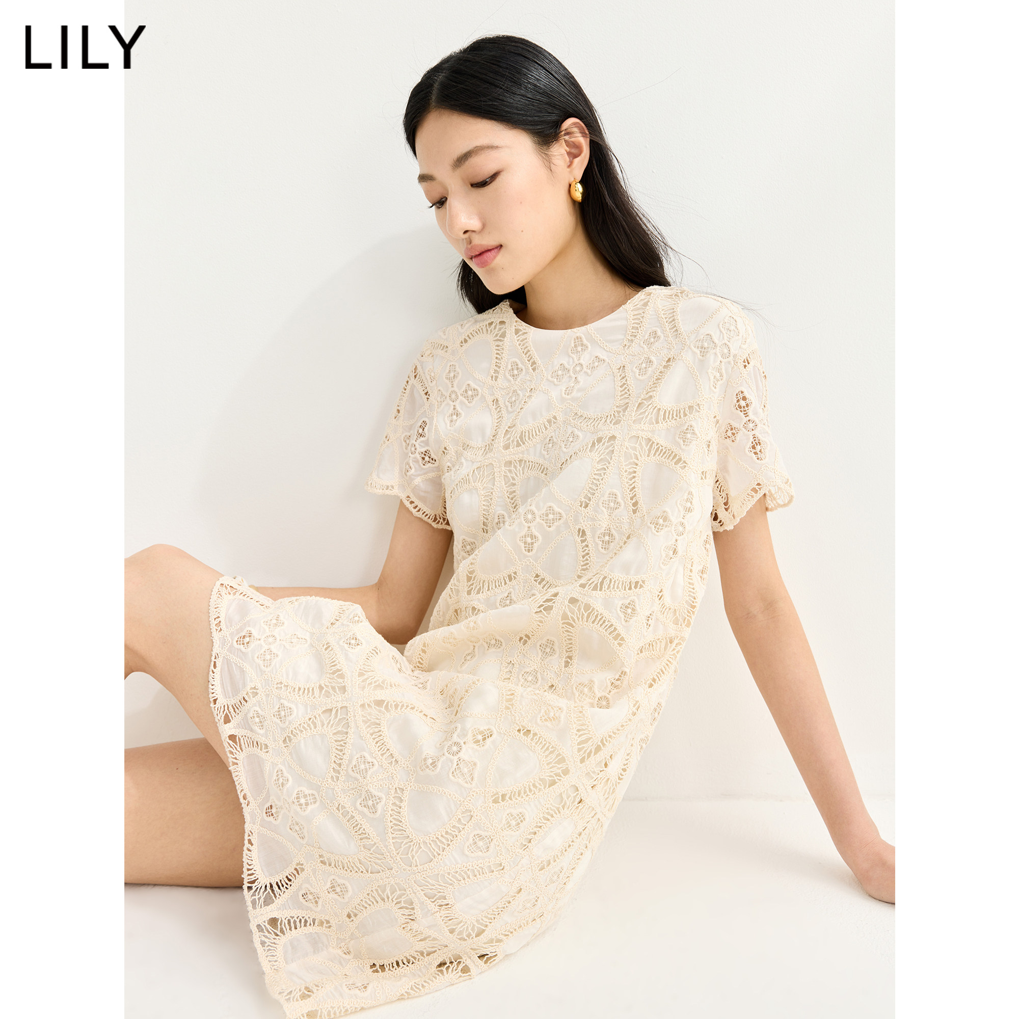 LILY2026夏新款女装莱赛尔混纺重工镂空绣花休闲短袖直筒裙连衣裙