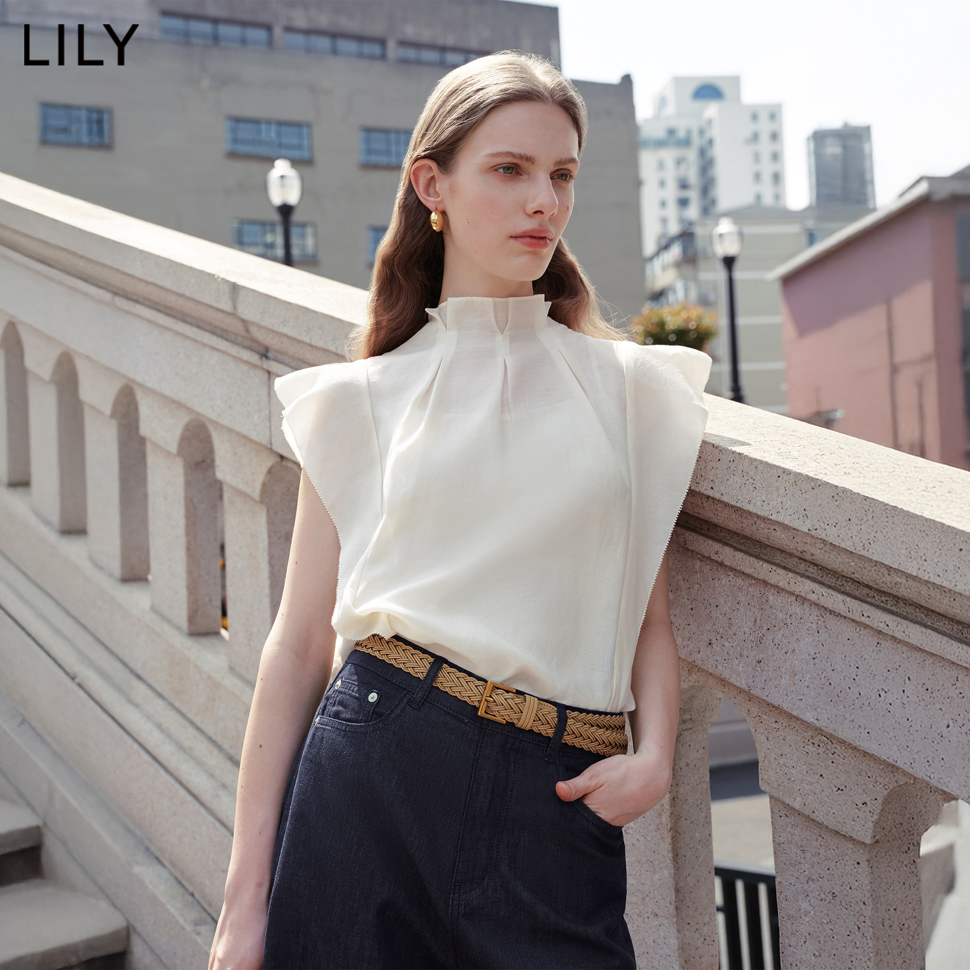 LILY2026夏新款女装醋酸混纺法式浪漫荷叶边小飞袖通勤白色套头衫