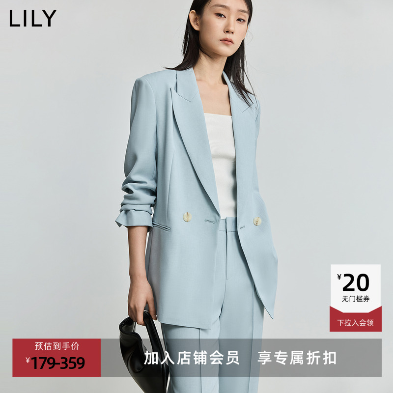 经典西装领设计，简约大气职场通勤。