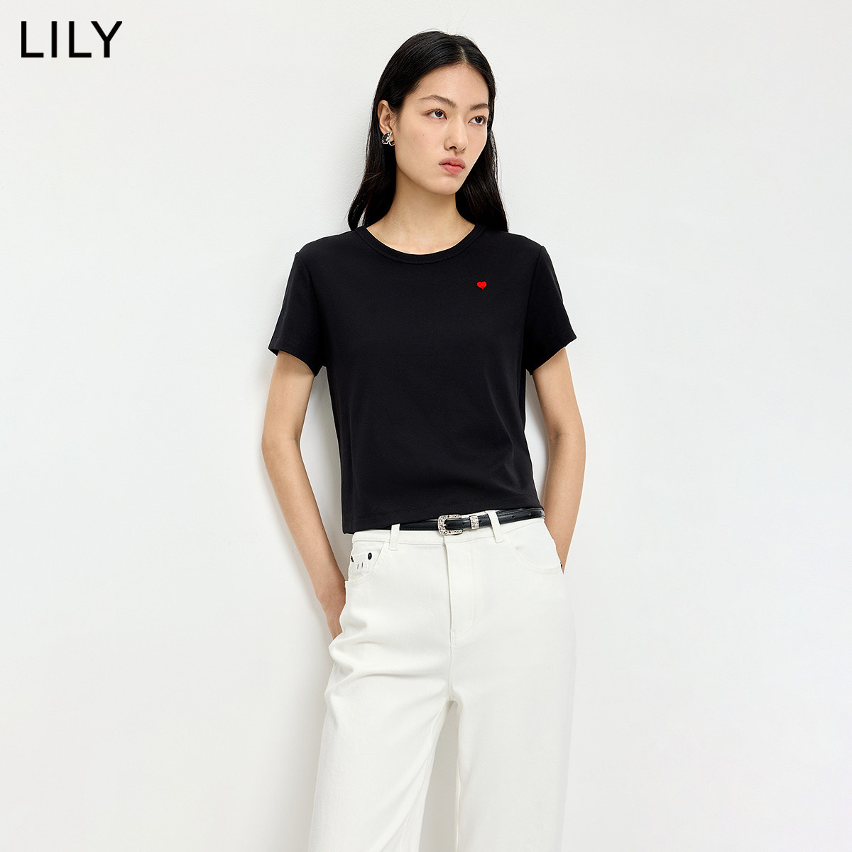 LILY2026夏新款含莱赛尔复古撞色刺绣正肩休闲通勤黑色短袖T