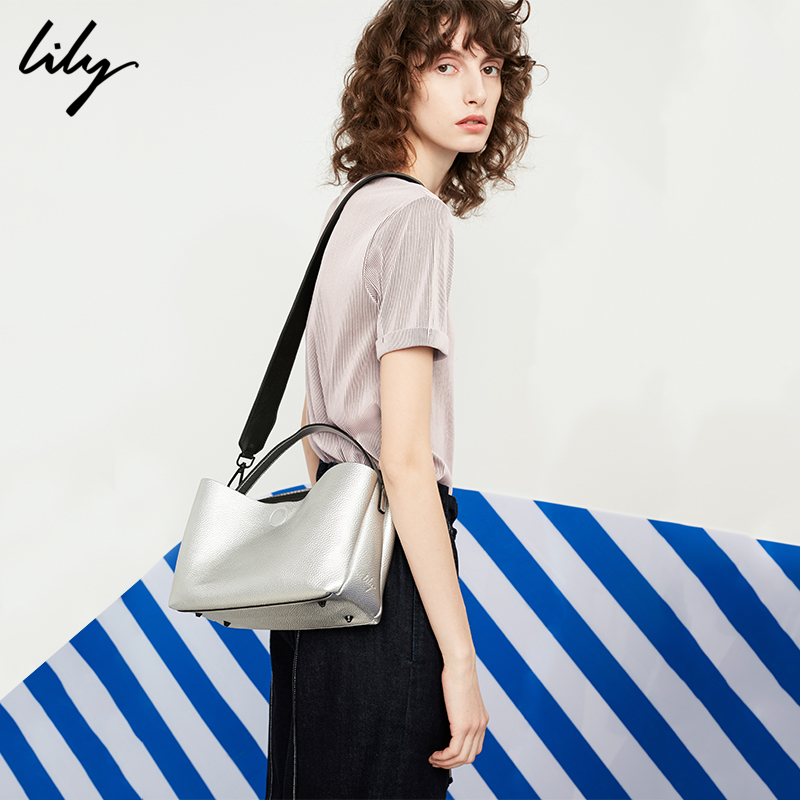 Lily2018夏新款女裝實用性簡約銀白黑手提斜跨單肩包118220BZ417