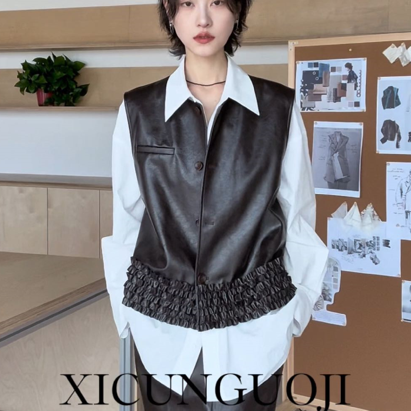 秋装女圆领皮衣马夹短外套下摆边