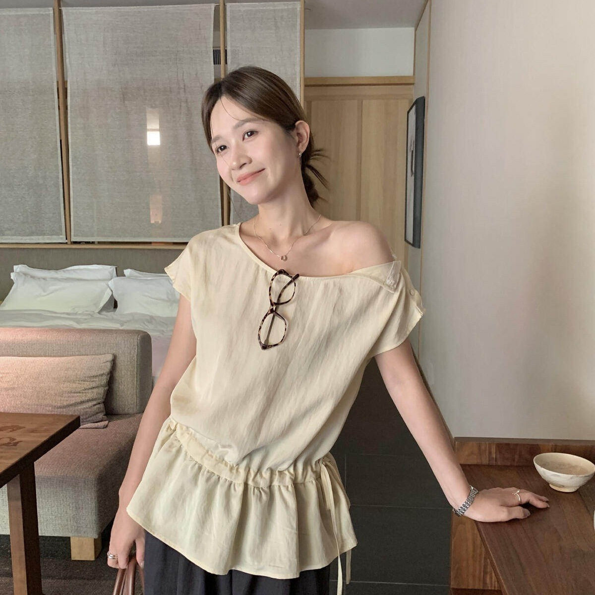 MISS密思家 2026夏季韩版轻氧感斜肩小心机两穿短袖小衫女W69117