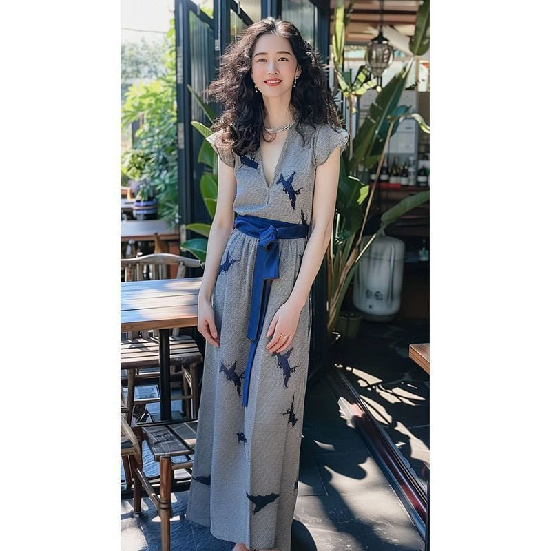 蓝色时尚连衣裙女2025夏季轻奢感气质法式大方得体的裙子