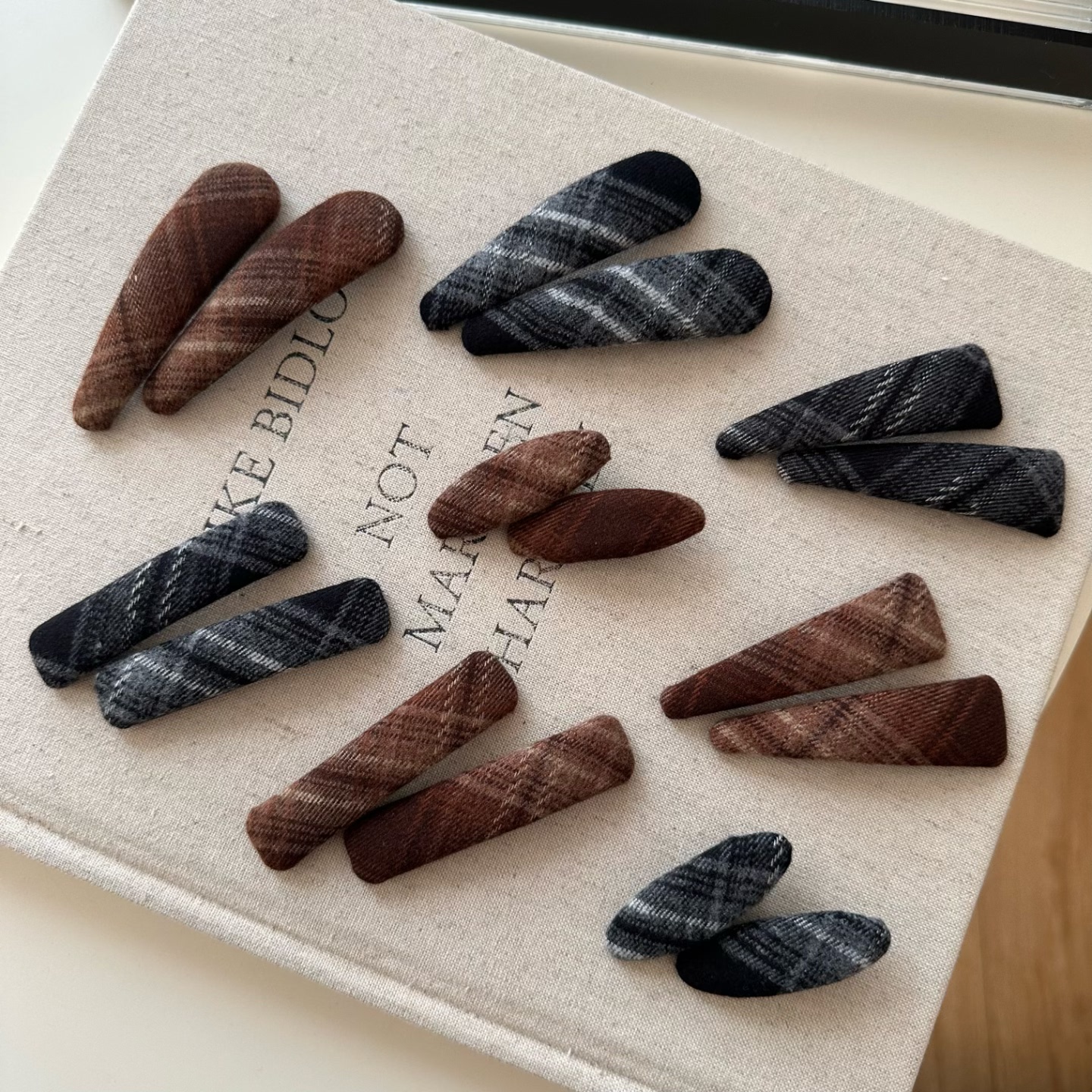 韩国同款秋冬新款毛绒格纹发夹复古前额刘海发夹bb夹侧边夹发卡子