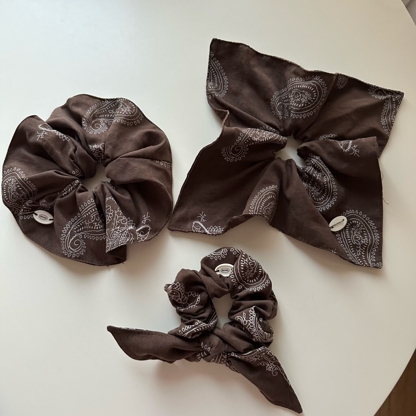 咖啡色腰果花方巾大肠发圈韩系气质蝴蝶结扎头发侧低马尾大肠发绳