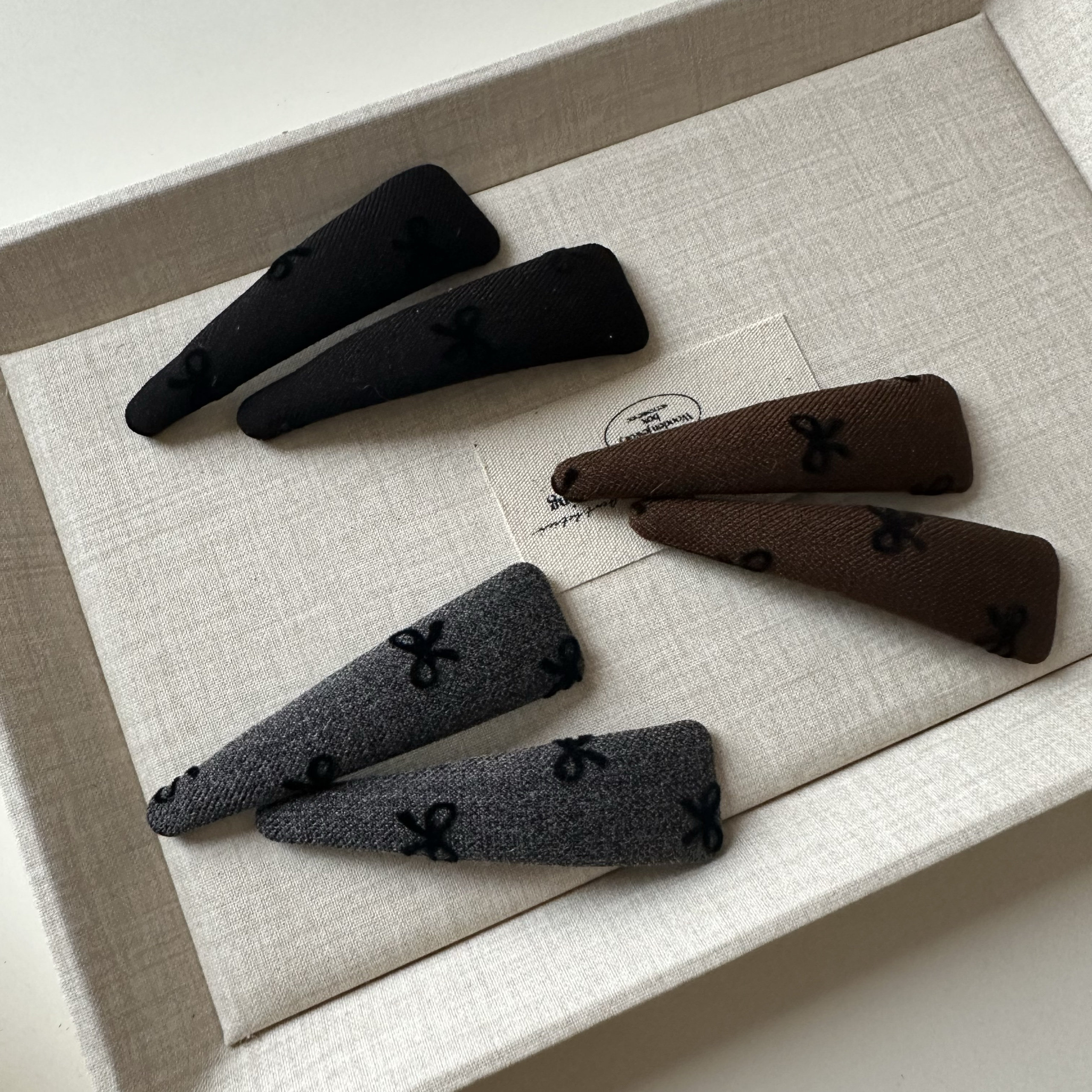 手做复古灰色三角形蝴蝶结bb夹刘海夹碎发边夹百搭高级感发卡卡子,饰品/流行首饰/时尚饰品新,发饰,淘宝优惠券,粉丝福利购,淘宝优惠卷