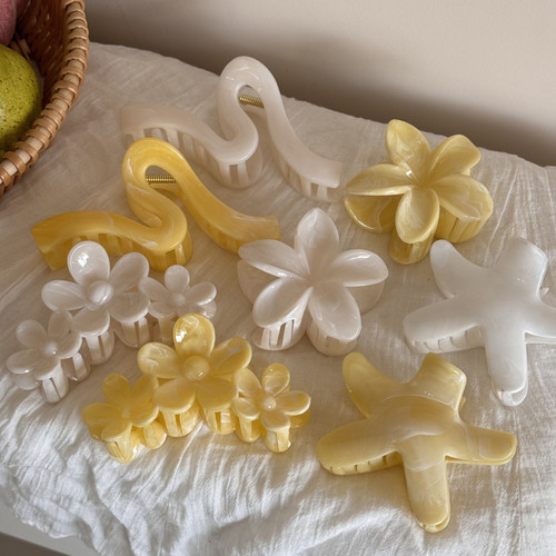 韩系水墨纹理高级感明亮黄色抓夹