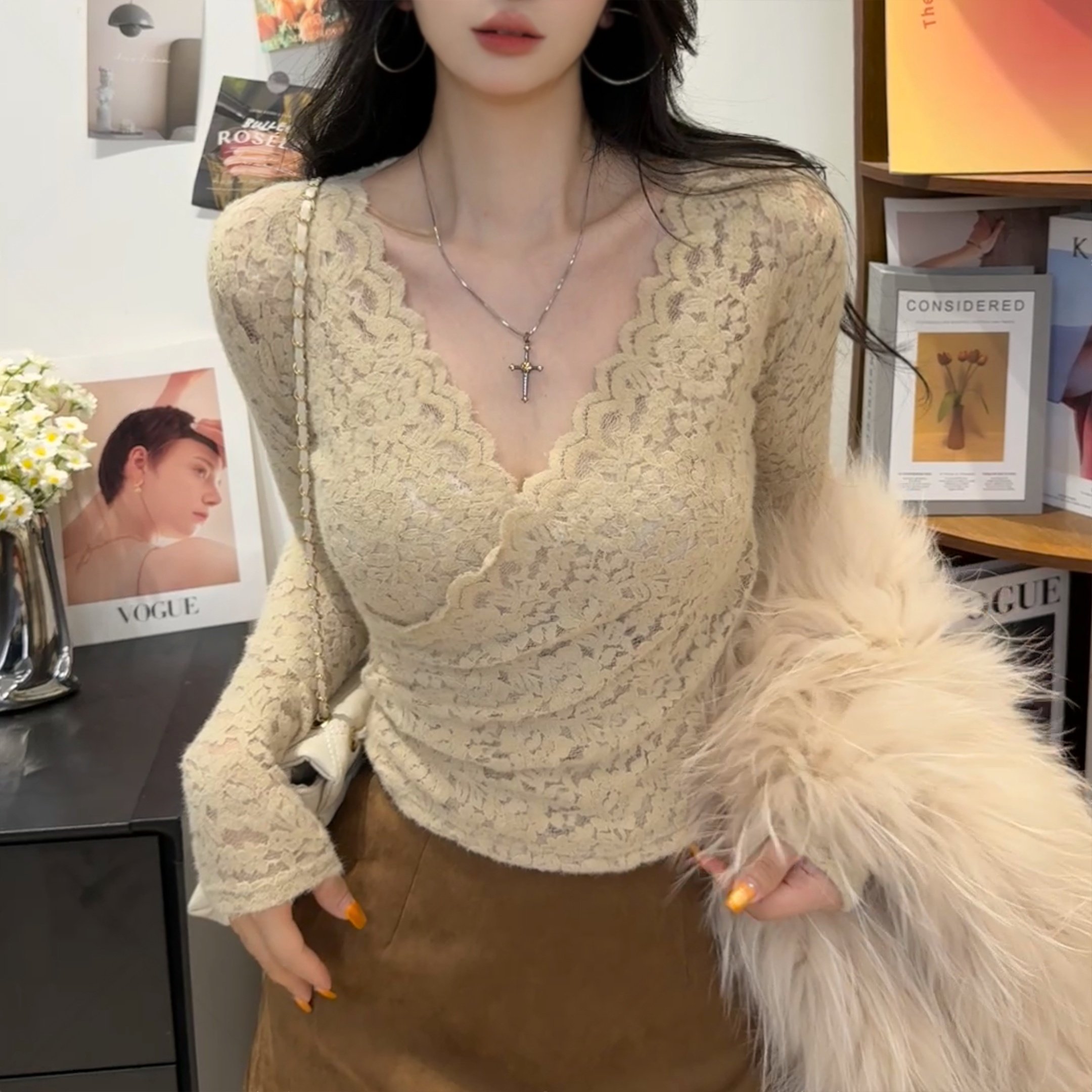 2026新款春秋透视辣妹交叉V领褶皱收腰显瘦蕾丝上衣打底衫女T恤