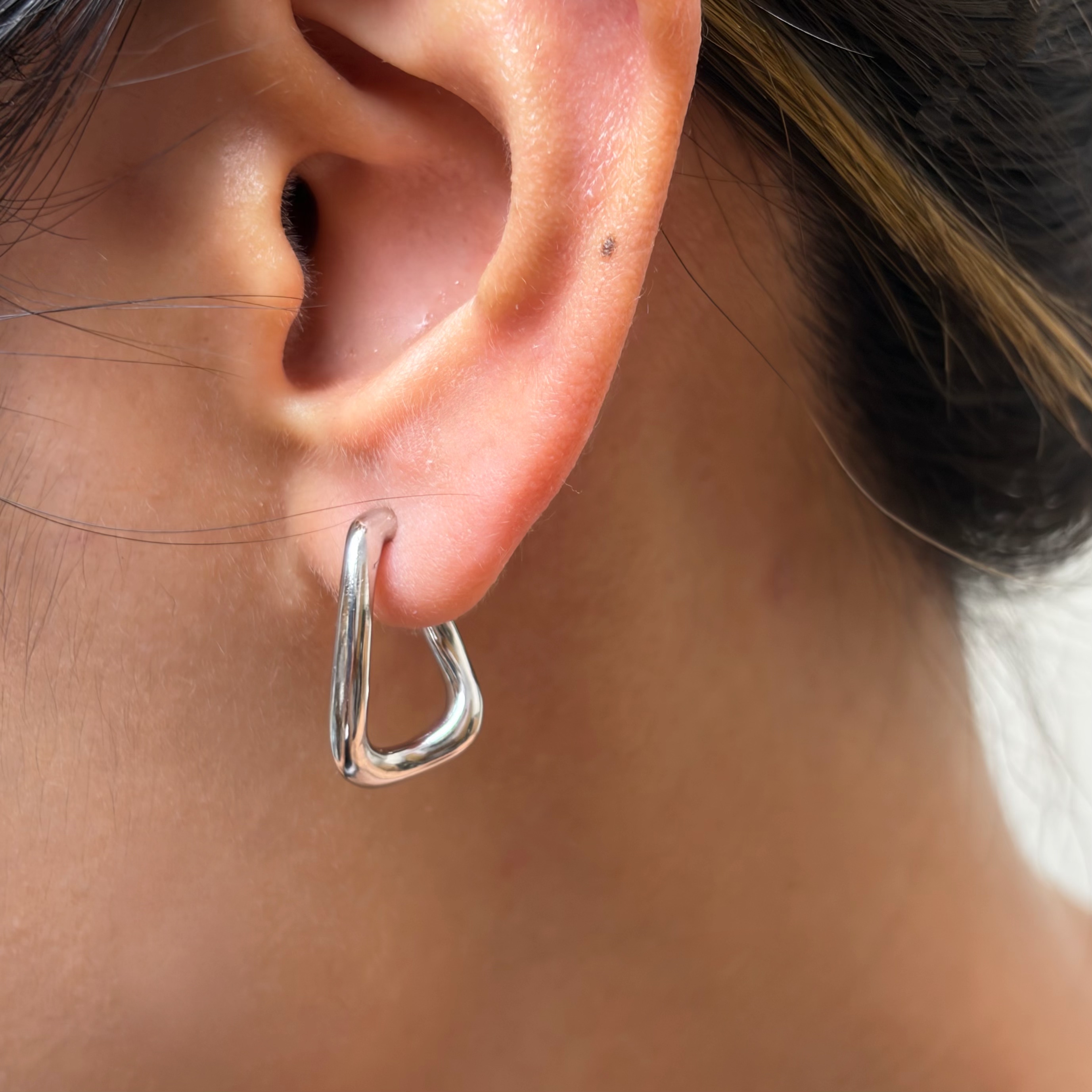 734钛钢白金色C圈耳环女简约时尚气质个性通勤耳环ins风圈圈耳饰