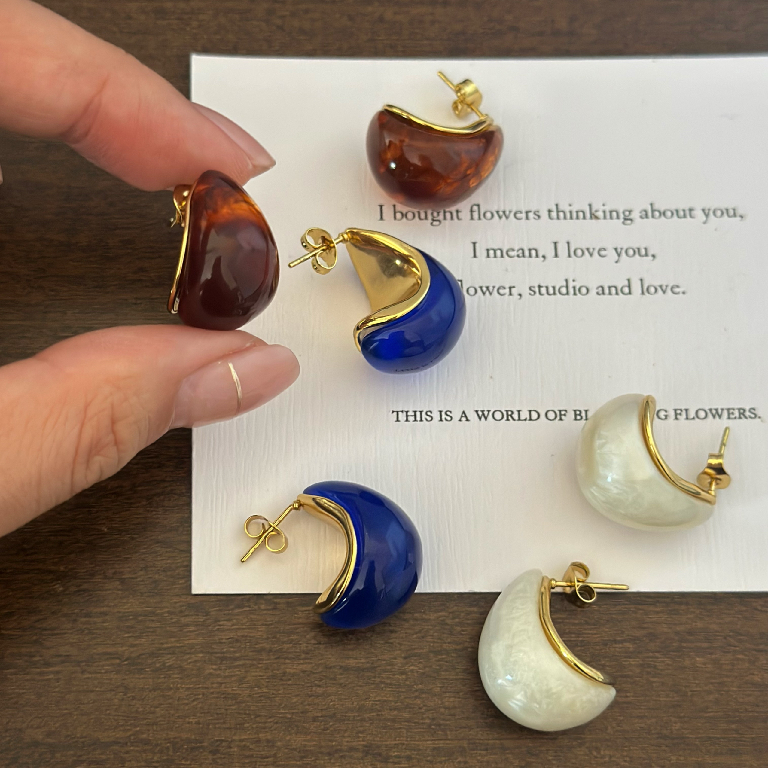 734钛钢深蓝色高级复古港风质感耳环女气质百搭耳饰树脂耳钉