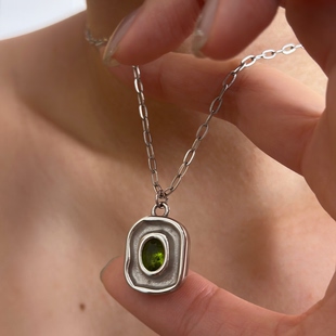 734钛钢精工绿色项链复古毛衣链百搭神秘方形加厚吊坠