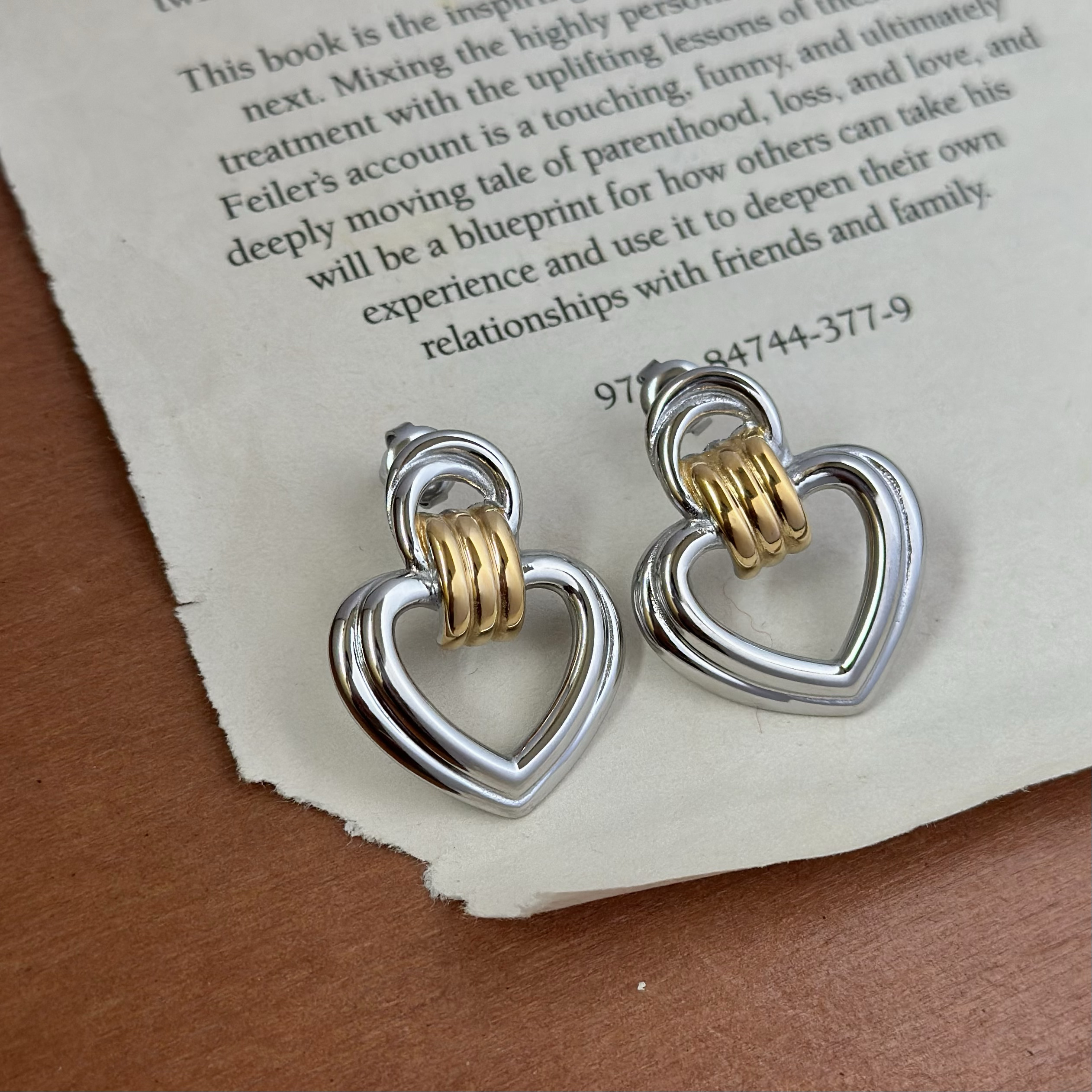 734钛钢不掉色精致小巧爱心耳钉夸张空心显脸小耳环