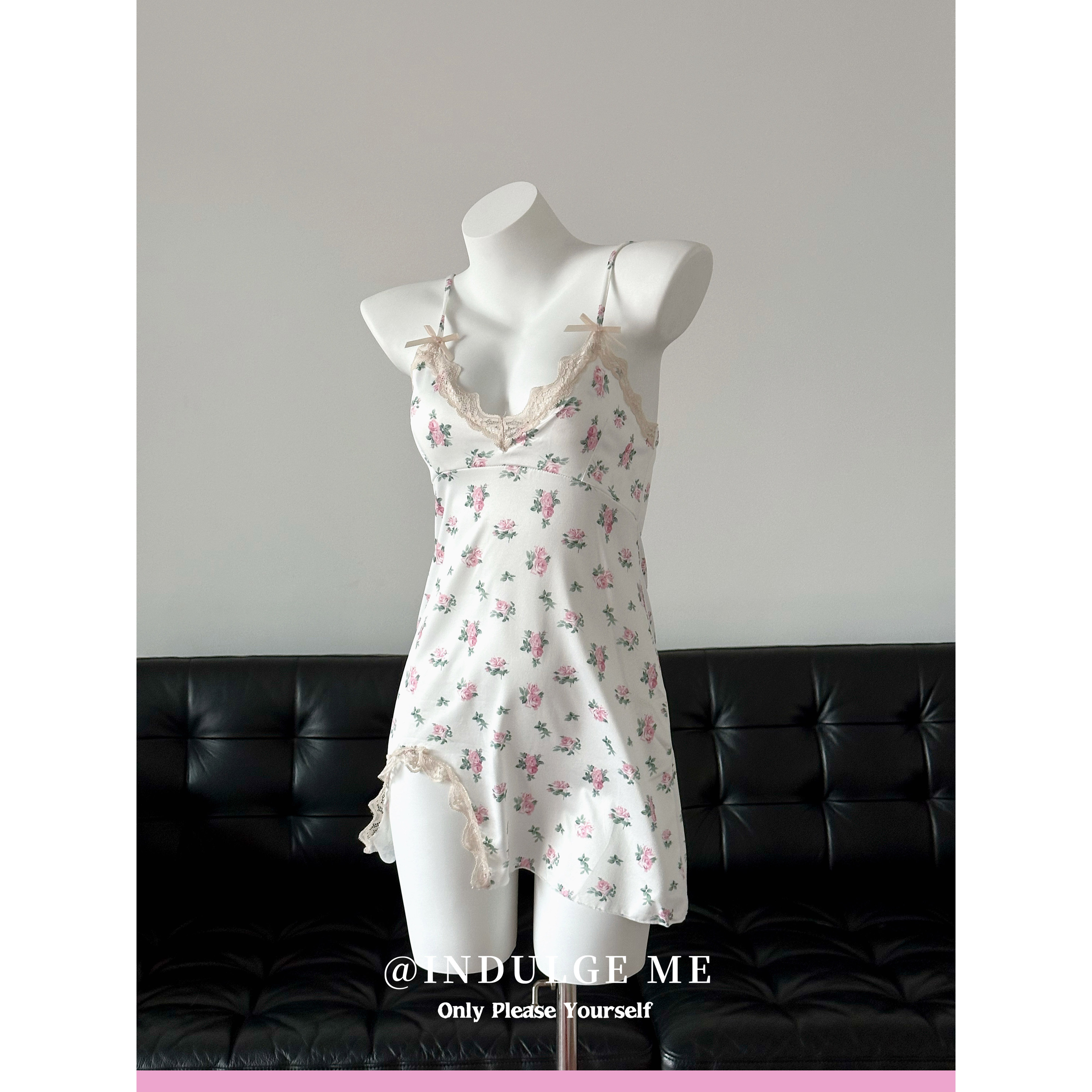 性感睡裙粉色碎花纯欲开叉设计