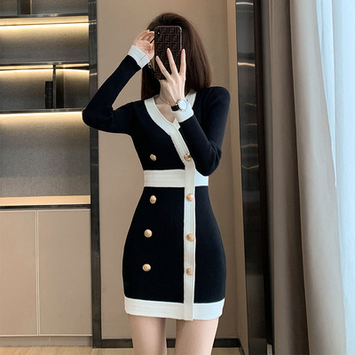 毛衣针织连衣裙女小个子短款2025年秋季新款小香风修身V领包臀裙