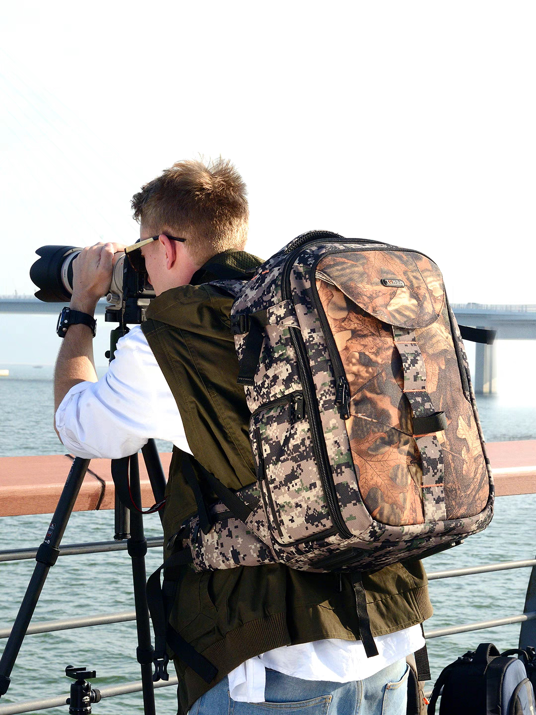 通霸迷彩摄影背包电脑单反相机防水大容量户外专业数码收纳双肩包