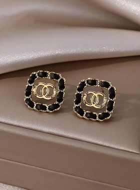 小香风耳钉女夏2025年新款潮小众设计感黑色精致耳环925银针耳饰