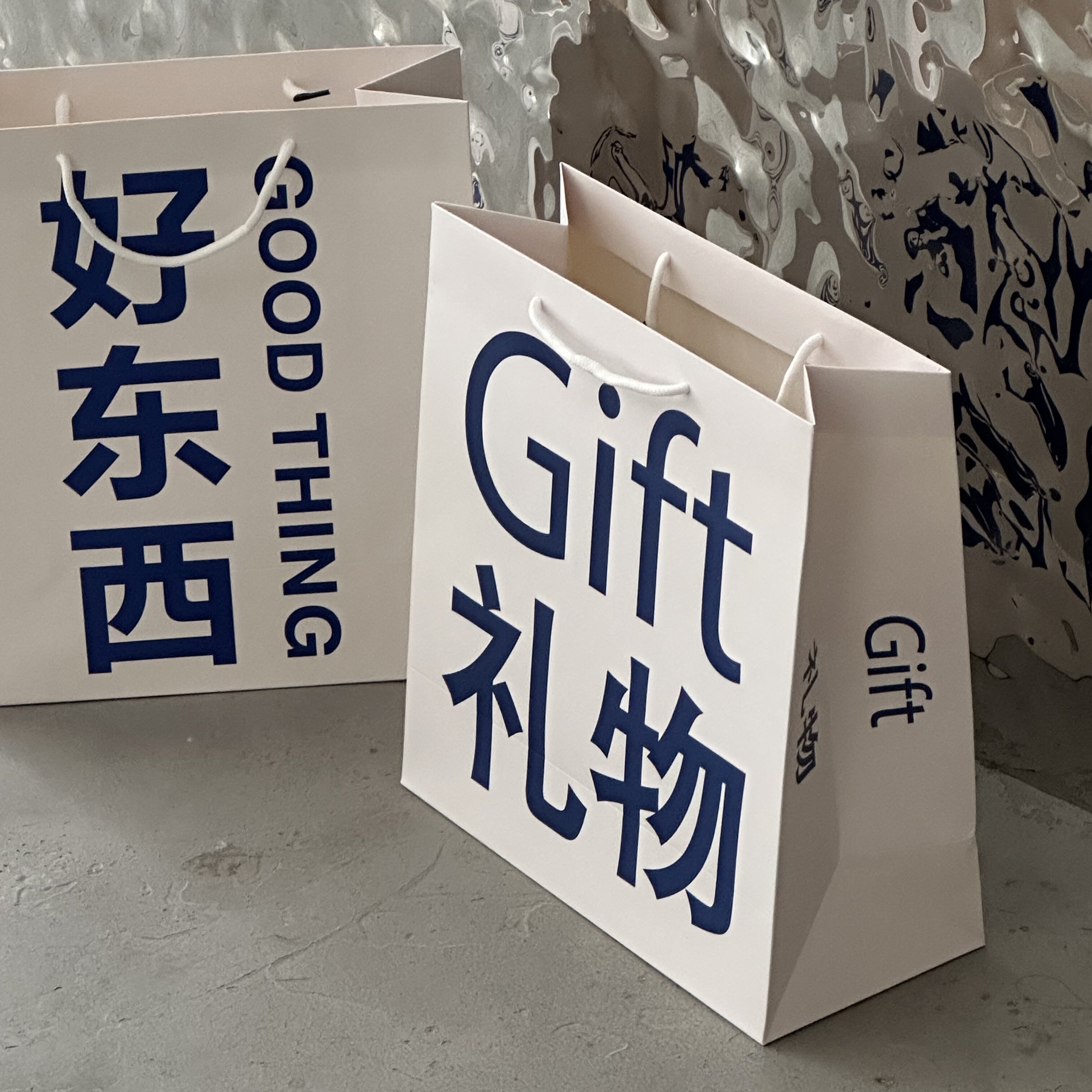 礼品袋手提包装礼物袋子生日礼物大号可装卫衣鞋盒ins情侣高级感