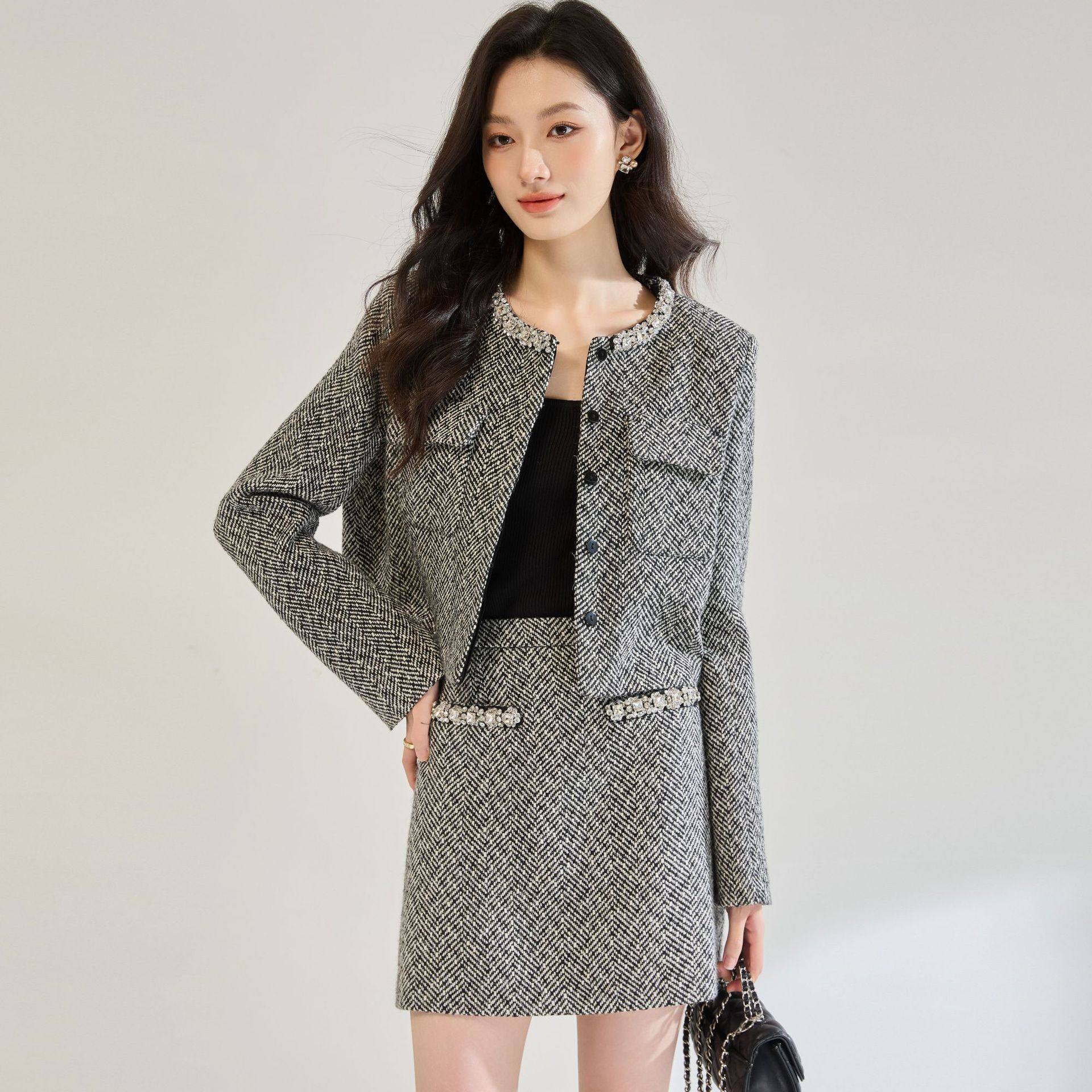 26春季镶钻钉珠千金风气质名媛人字纹小香风外套半身裙套装25556