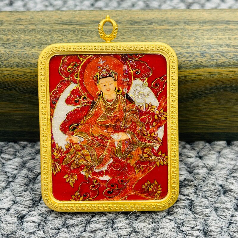 洒金手绘莲花生大士唐卡佛牌护身符吊坠牌金色噶乌盒