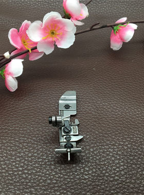 飞马M700四线拷边车挡边压脚747包缝机带定规压脚四线傍位压脚