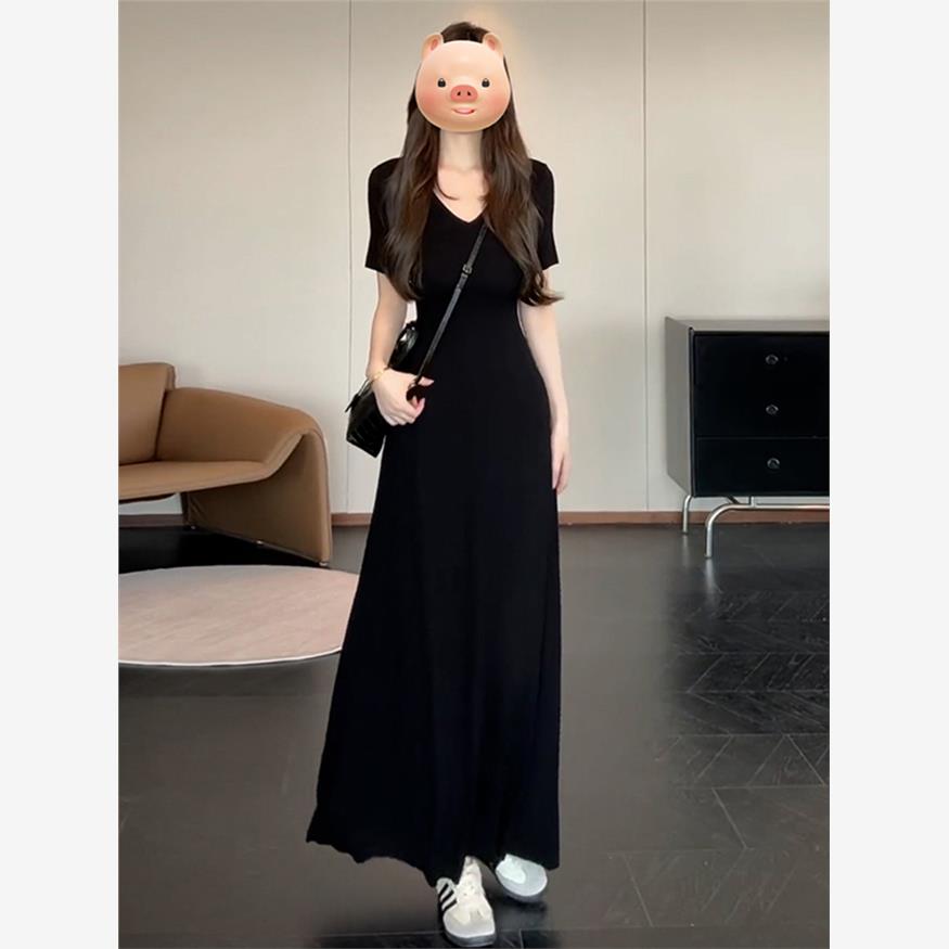 今年流行爆款黑色v领连衣裙子女夏季2025新款春季高级感收腰长裙
