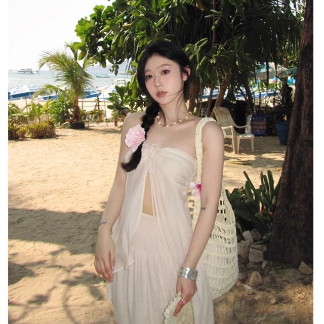 三亚泰国旅游多巴胺穿搭套装女海边度假挂脖抹胸上衣半身裙两件套