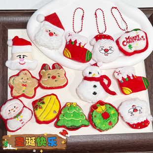 圣诞毛绒小公仔配饰麋鹿铃铛老人花环胸针节日装饰辅料小挂件礼物