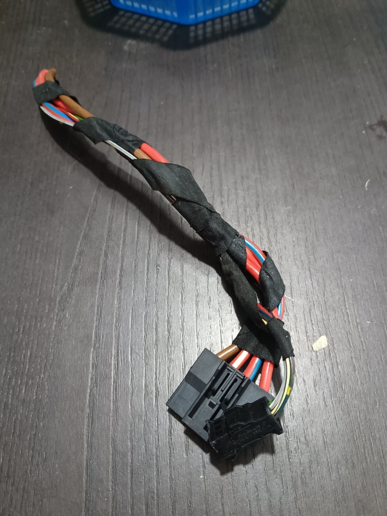 宝马5系F18 6系 7系F02vsu电源电脑 520 525 528变压器模块插头原